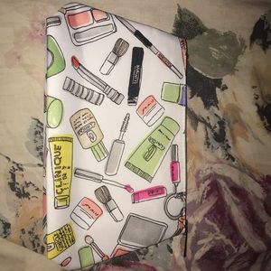 Clinique Bags - clinique white cosmetic bag Clinique Bags - clinique white cosmetic bag